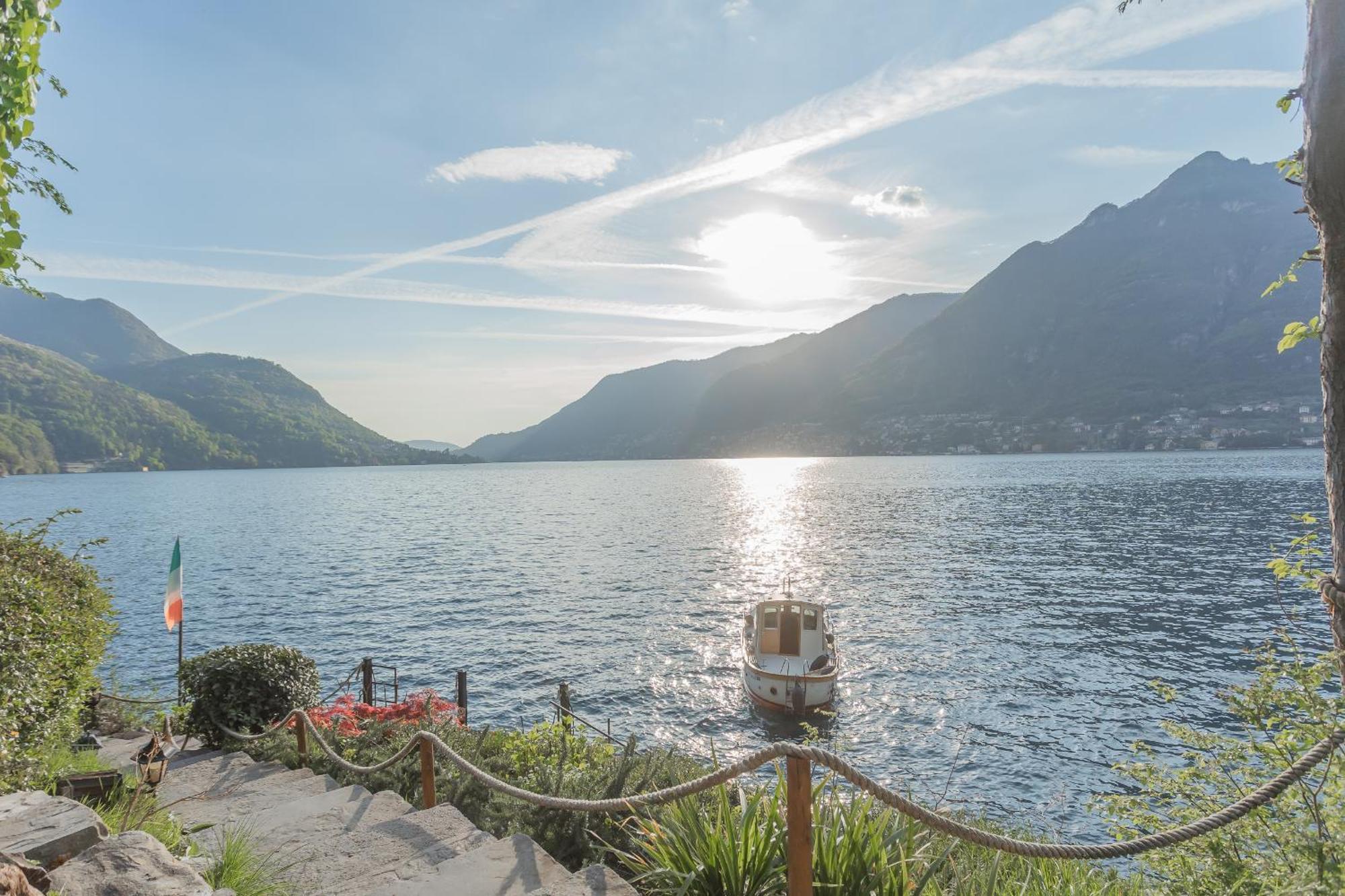 The Writer'S Nest Waterfront Villa By Rent All Como Faggeto Lario Екстериор снимка