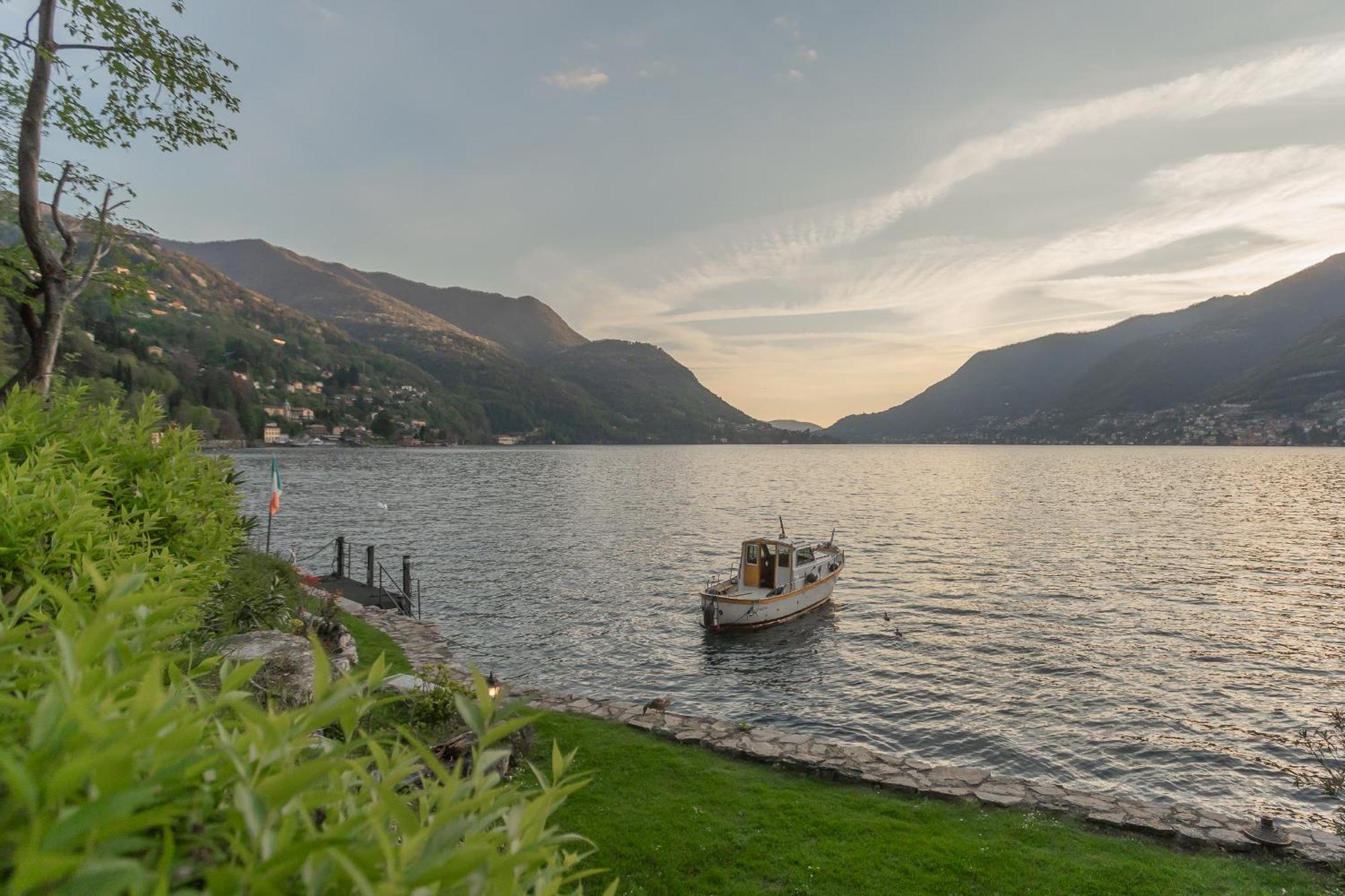 The Writer'S Nest Waterfront Villa By Rent All Como Faggeto Lario Екстериор снимка